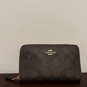 Coach medium ID zip wallet in signature canvas